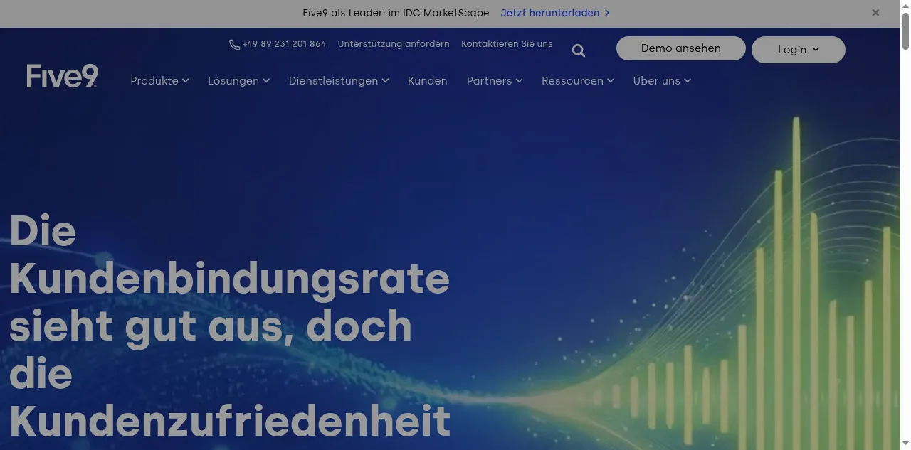 Website homepage displays German headline over dark blue background with glowing green waveform bars and navigation controls.
